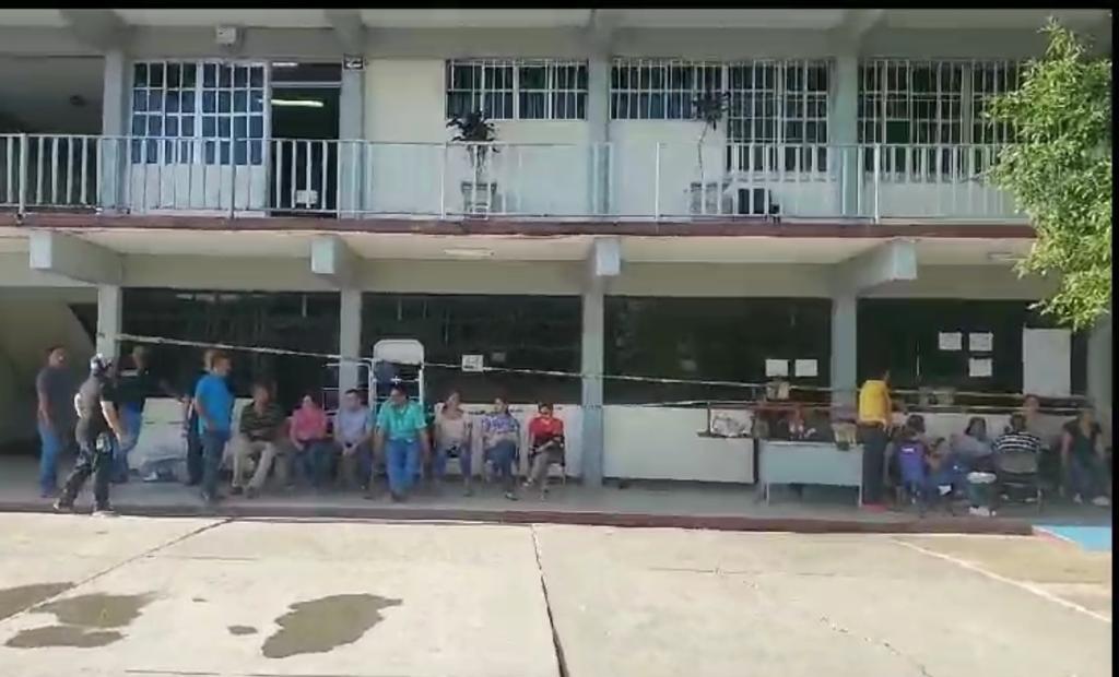 Conflicto en Secundaria Número 4: Maestros Exigen Destitución del Director