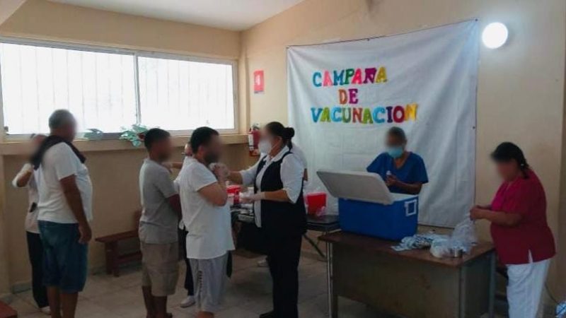 Aplican refuerzo de vacuna contra COVID-19 en CEDES Matamoros