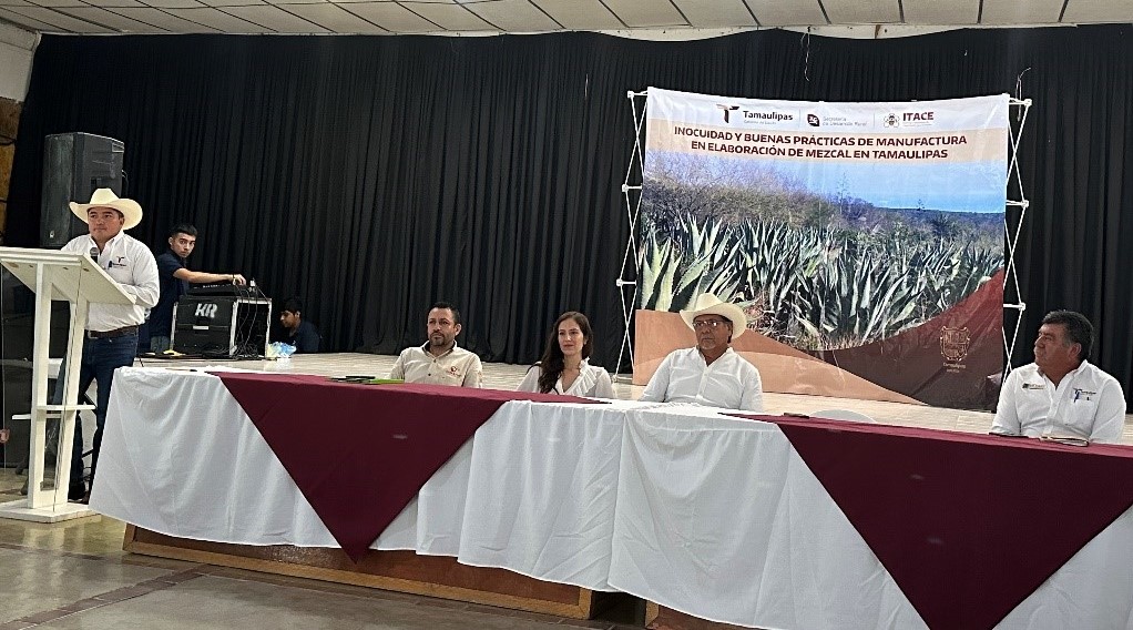 Imparten taller para la elaboración del mezcal