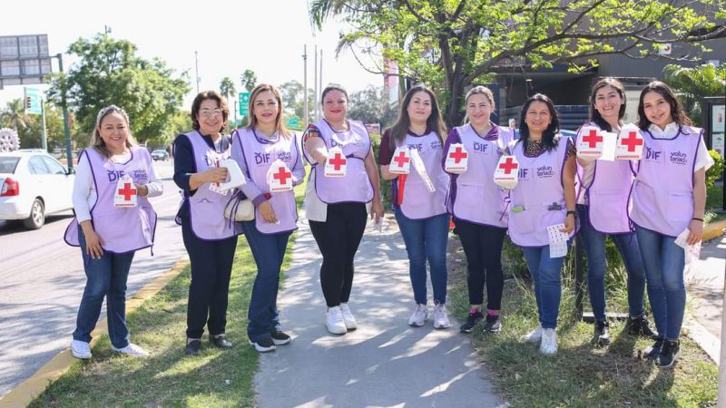 El voluntariado del DIF Tamaulipas realiza boteo para colecta de la cruz roja en la capital