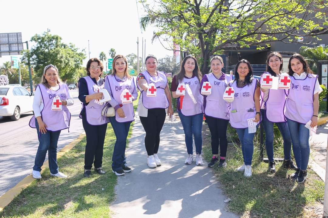 El voluntariado del DIF Tamaulipas realiza boteo para colecta de la cruz roja en la capital