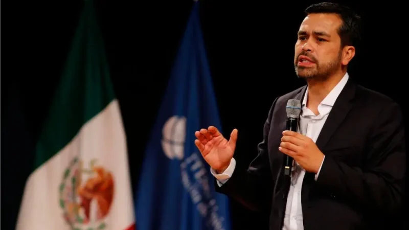 Durante su estancia en Nuevo León, Álvarez Máynez propone la legalización de las drogas en México