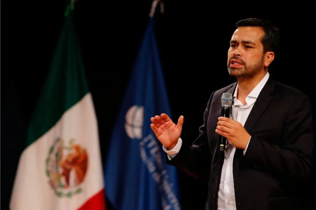 Durante su estancia en Nuevo León, Álvarez Máynez propone la legalización de las drogas en México