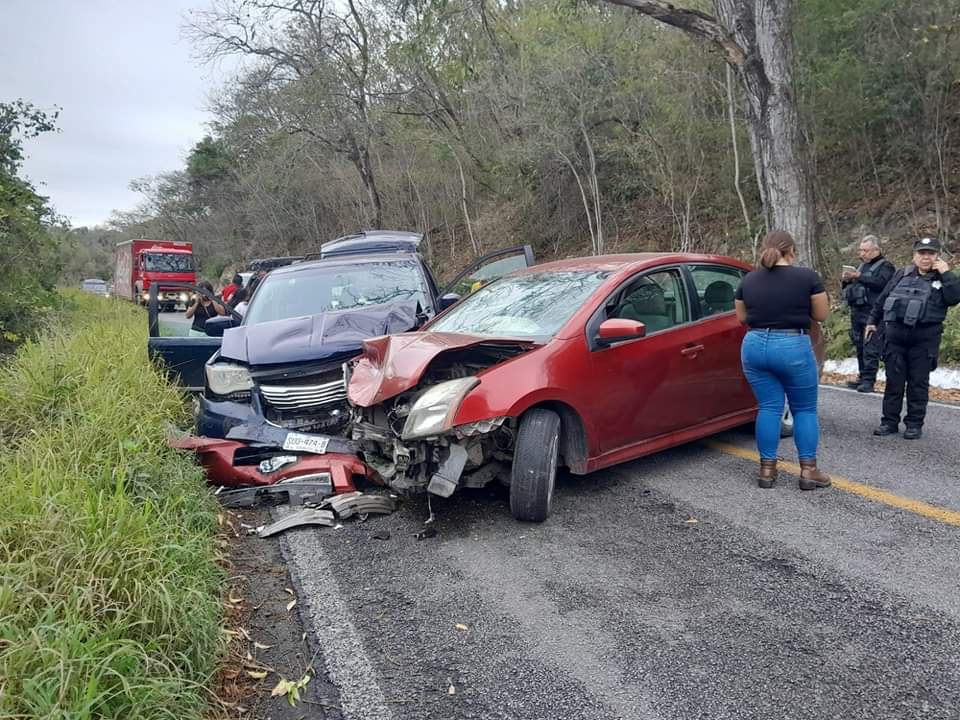 Choque en Carretera Victoria-Monterrey Provoca Cierre de Circulación y Personas Lesionadas