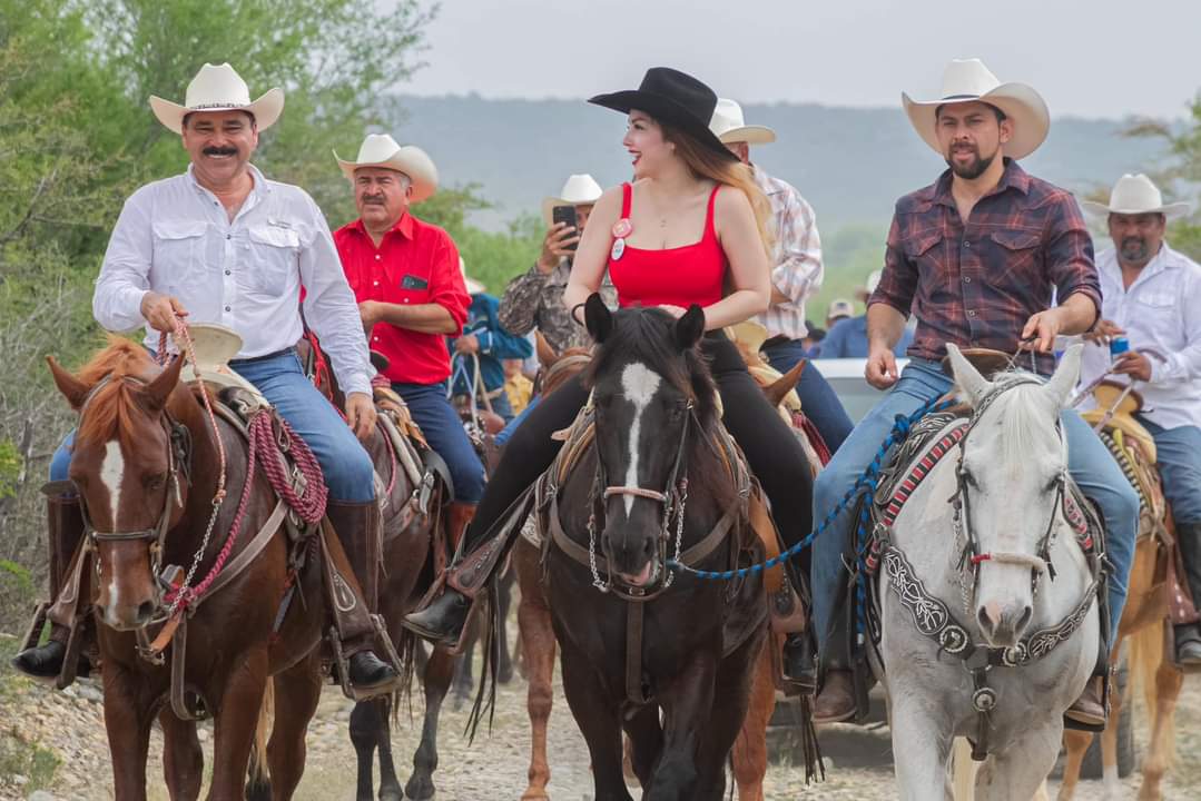 Cendy Robles Celebra el 54 Aniversario del Ejido Lázaro Cárdenas en Casas
