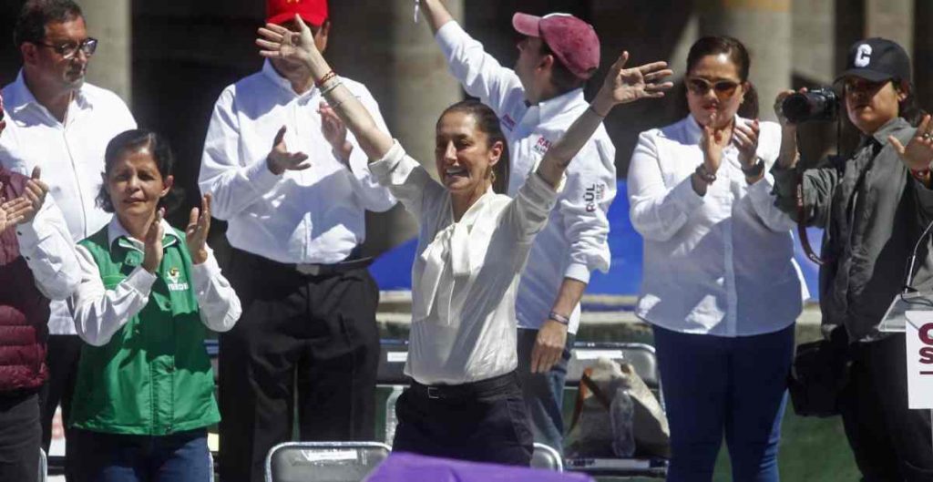 Sheinbaum se compromete a cambiar la Constitución para brindar mayor protección a las mujeres