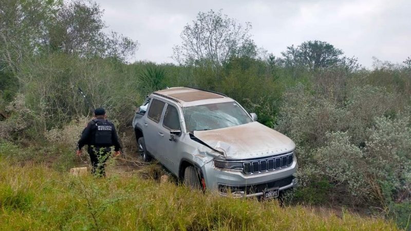 Advertencia: Volcadura de camioneta en Carretera Federal 180