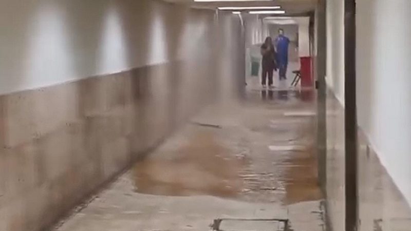 «Fuga de Agua Potable Provoca Desplome de Techo en Pasillo del Hospital General de Ciudad Madero.»