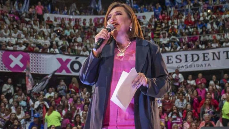 Xóchitl Gálvez pide a AMLO a divulgar informes sobre las pérdidas de Pemex y las emisiones contaminantes de las refinerías