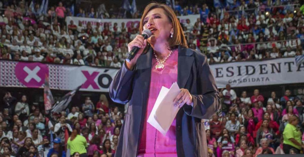 Xóchitl Gálvez pide a AMLO a divulgar informes sobre las pérdidas de Pemex y las emisiones contaminantes de las refinerías