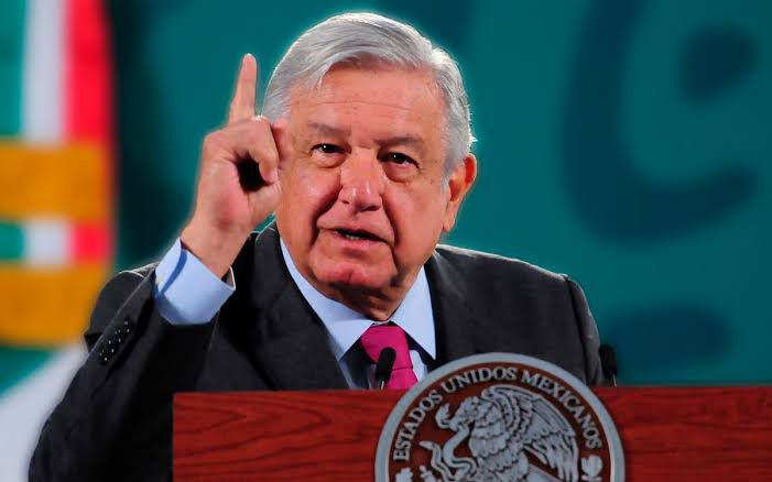 AMLO apoya plantas de refinación y rechaza acusaciones de contaminación, en medio de críticas de Xóchitl Gálvez y Álvarez Máynez