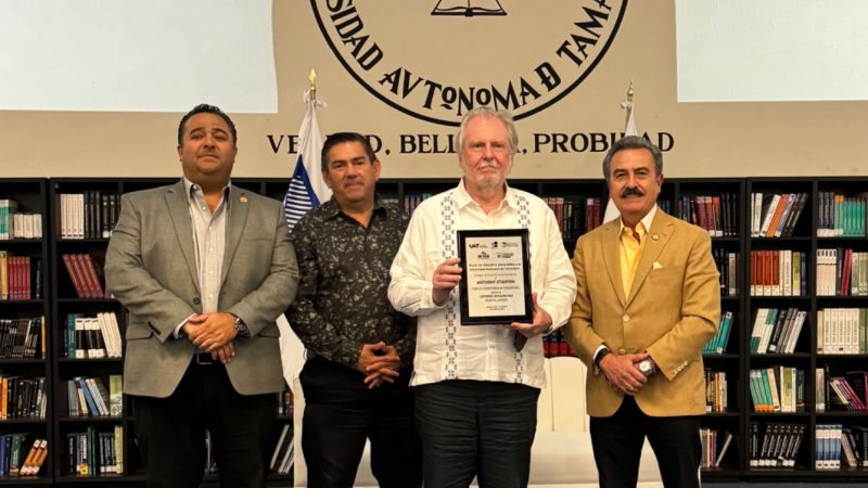 Imparte la UAT en Nuevo Laredo la Cátedra Octavio Paz con el escritor Anthony Stanton