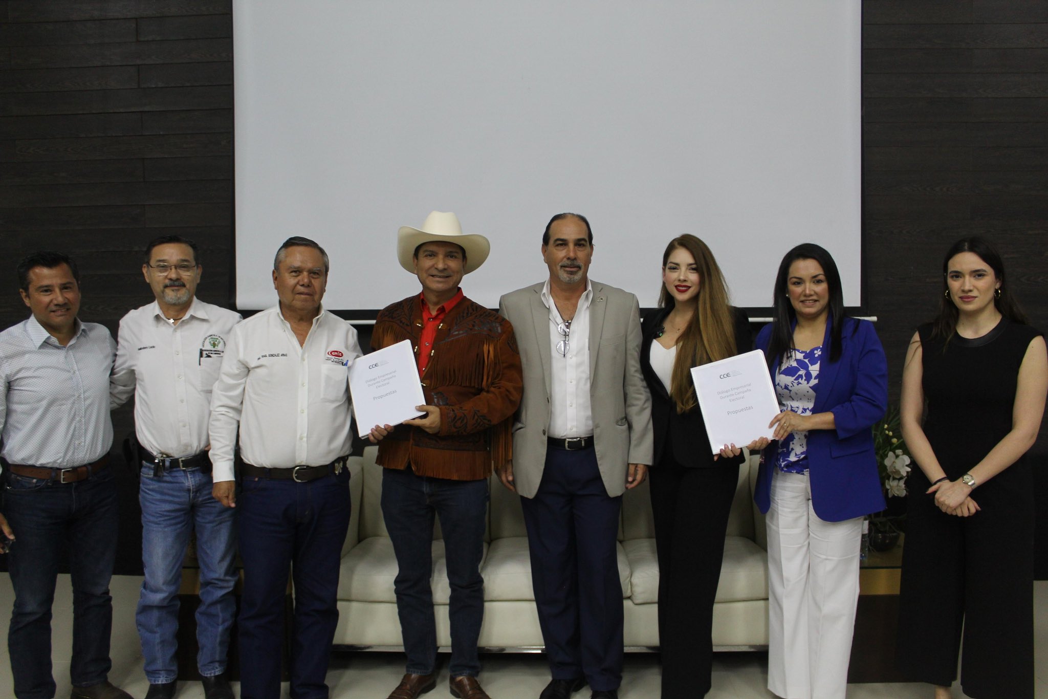 La Candidata del PT, «Cendy Robles ñ» participa en foro empresarial en Matamoros