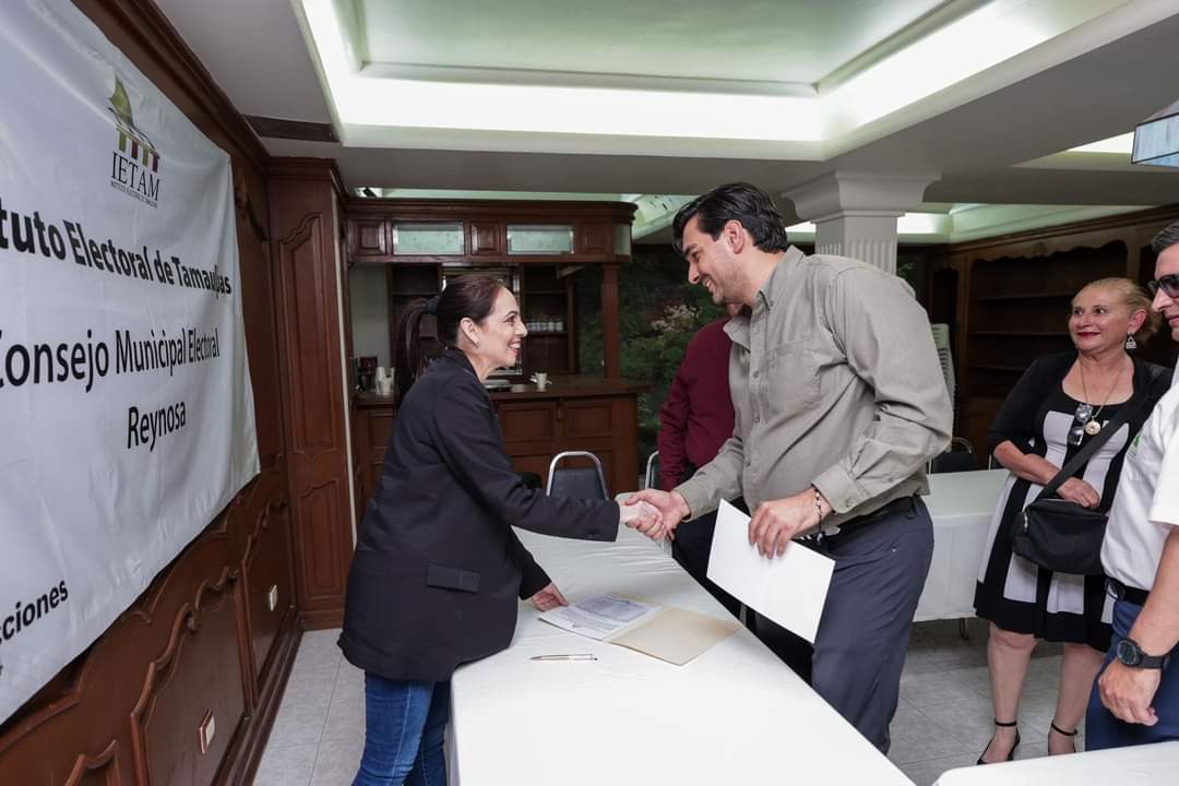 Carlos Peña Ortiz recibe constancia oficial como candidato para las elecciones municipales de Reynosa