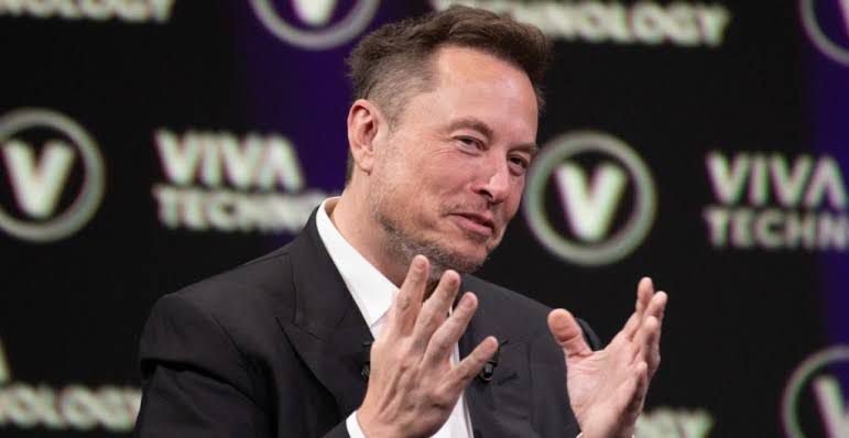 Elon Musk Predice que la Inteligencia Artificial Superará al Ser Humano Más Inteligente el Próximo Año