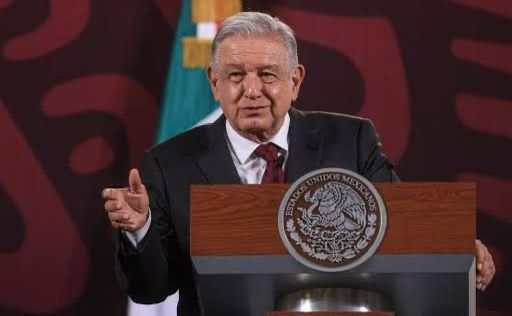 Presidente López Obrador desafía al INE con otra conferencia mañanera; persisten acusaciones de propaganda electoral