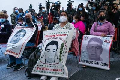 AMLO se compromete a reunirse con padres de los 43 normalistas de Ayotzinapa el 3 de junio