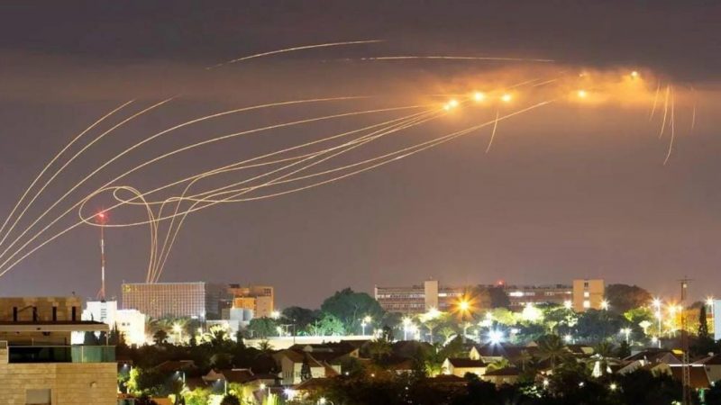 Irán lanza ataques contra Israel en medio de tensiones crecientes