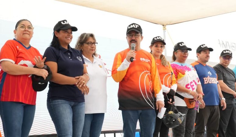 Celebra la UAT con gran éxito rodada deportiva familiar