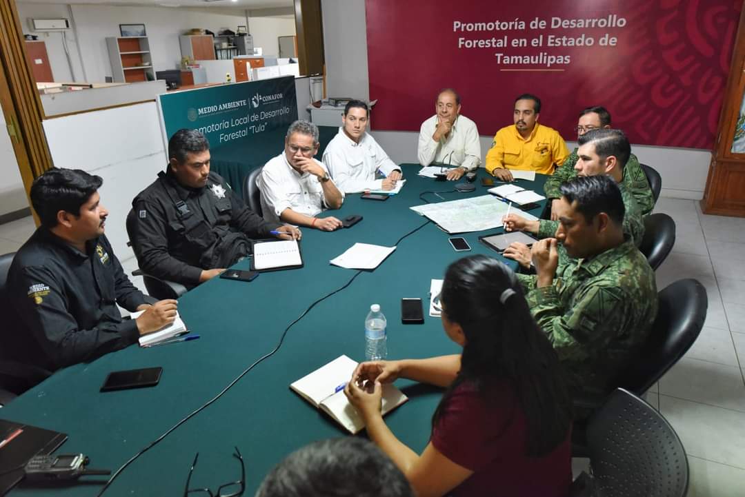 Refuerzan coordinación estatal y federal para combatir incendio forestal en Tamaulipas