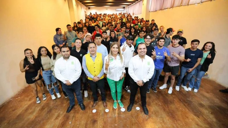 Foro ‘Tu Voz Cuenta’ reúne a universitarios con Maki Ortiz