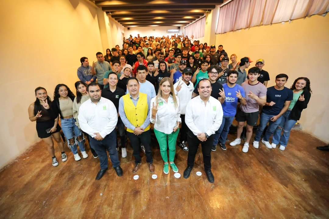 Foro ‘Tu Voz Cuenta’ reúne a universitarios con Maki Ortiz