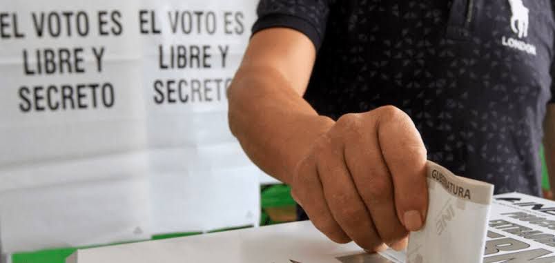 INE rechaza prohibición de celulares en casillas electorales