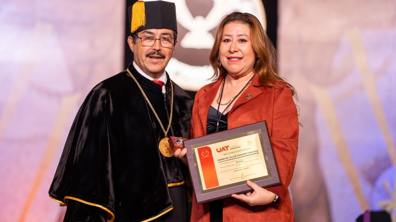 Rinde la UAT emotivo homenaje a su personal académico