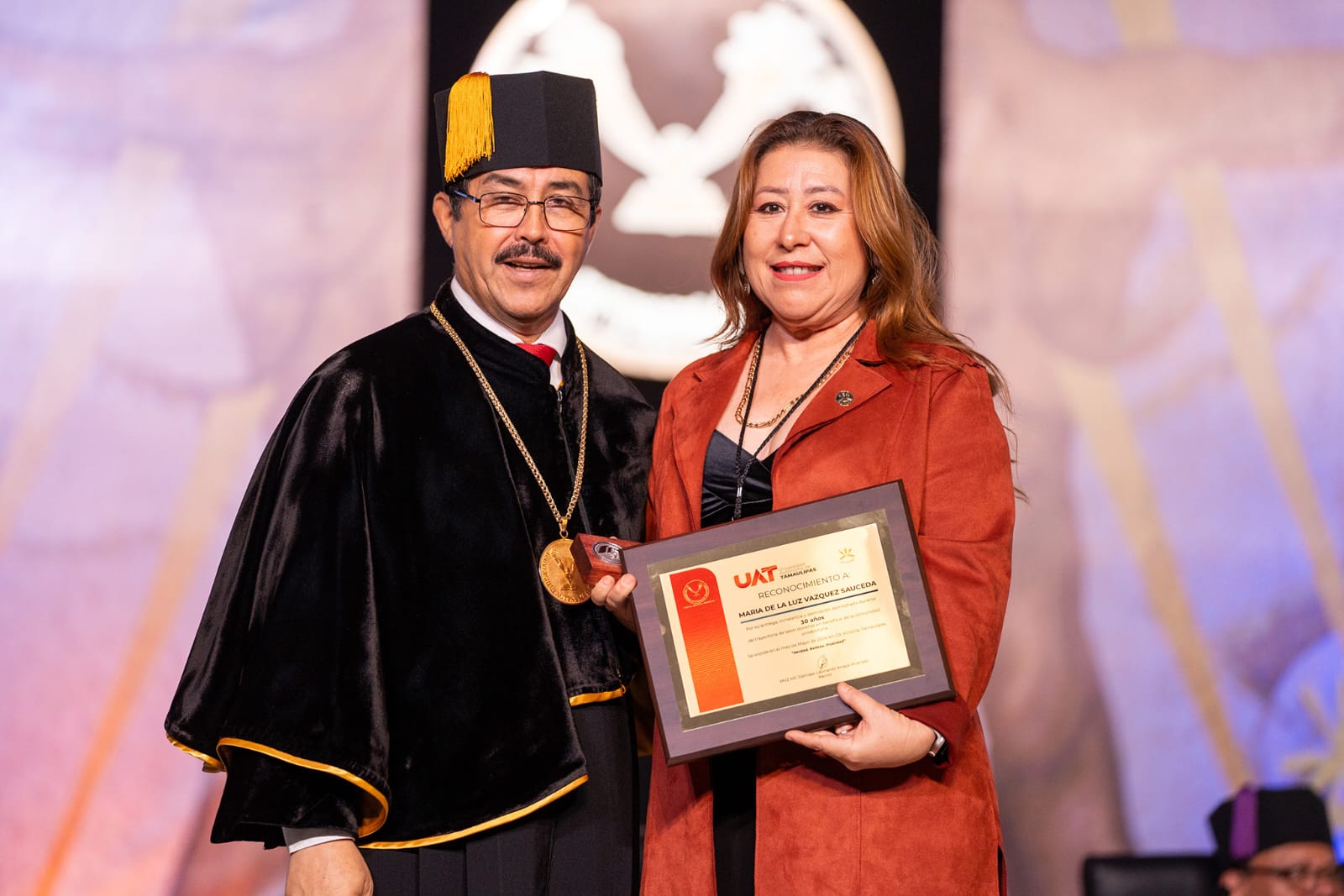 Rinde la UAT emotivo homenaje a su personal académico