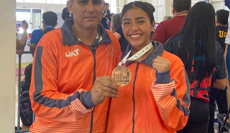Laura Zamora da bronce en Karate para la UAT
