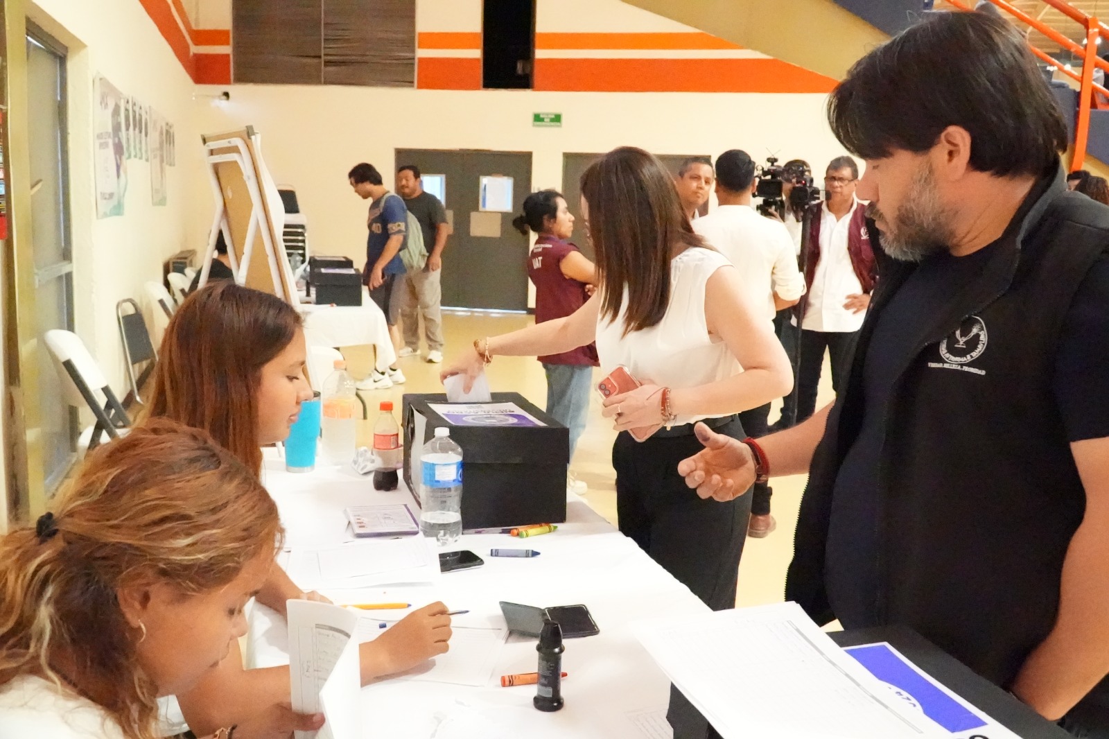 Participan estudiantes de la UAT en el Simulacro Electoral Universitario