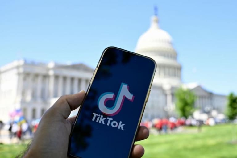 TikTok presenta una demanda ante un tribunal federal para bloquear la ley que prohibiría su uso en EU