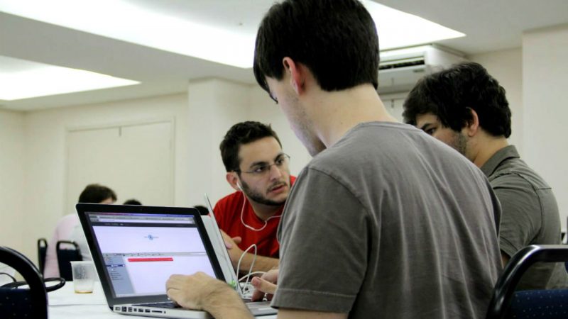 61 millones de mexicanos pasan al menos 7 horas diarias en Internet, revela estudio
