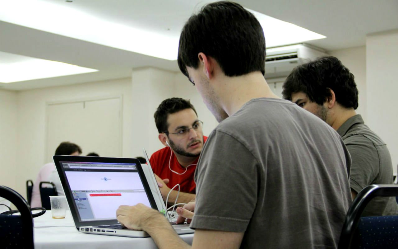 61 millones de mexicanos pasan al menos 7 horas diarias en Internet, revela estudio