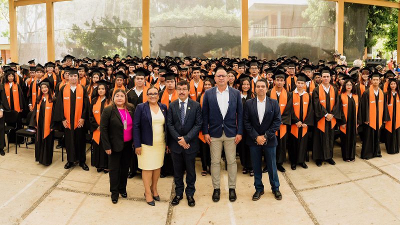 Egresan 310 estudiantes del bachillerato de la UAT en Ciudad Mante