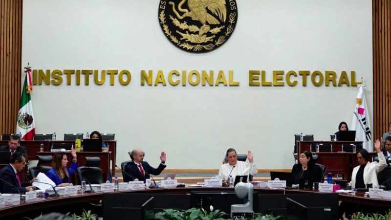 INE reduce multas a partidos por irregularidades en gastos de campaña; Morena y MC encabezan las sanciones