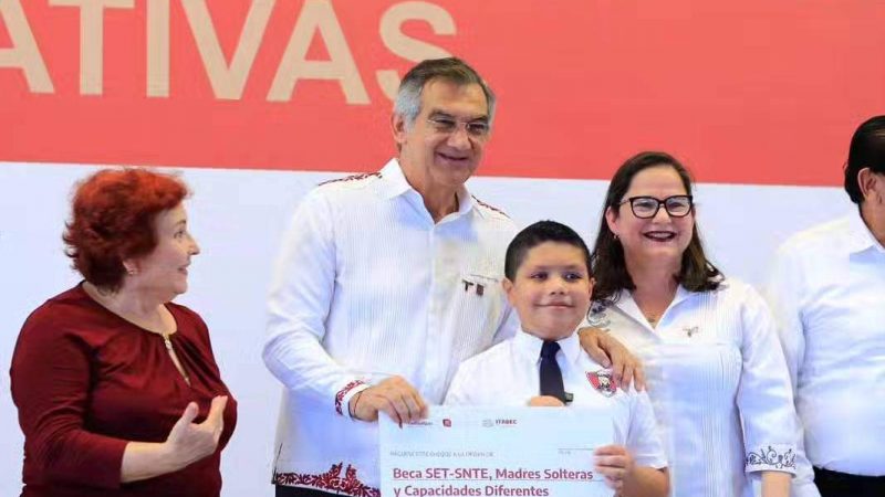 GOBERNADOR DE TAMAULIPAS OTORGA BECAS A MÁS DE 54 MIL ESTUDIANTES CON UNA INVERSIÓN DE 128 MILLONES DE PESOS