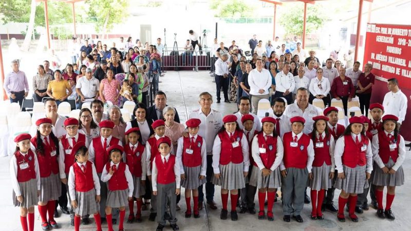 Autoridades Estatales y Educativas Celebran Graduación de Estudiantes en Xicoténcatl