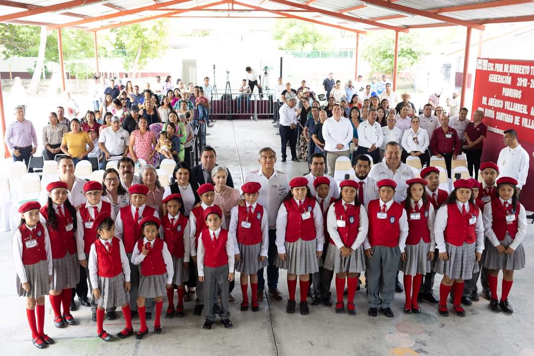 Autoridades Estatales y Educativas Celebran Graduación de Estudiantes en Xicoténcatl