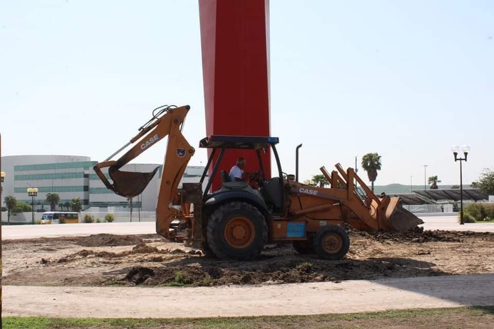 Realizan trabajos de restauración de la Águila del Bicentenario en Ciudad Victoria