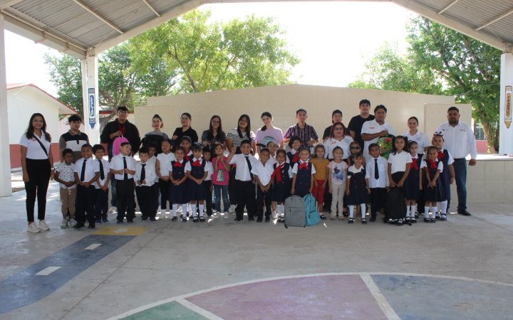 Entrega la UAT material escolar a estudiantes de primaria en Río Bravo
