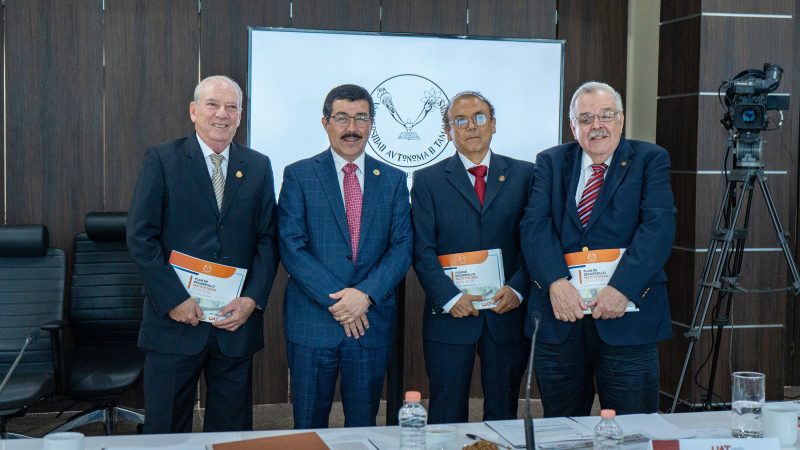 Dámaso Anaya presenta informe financiero y académico al Patronato de la UAT