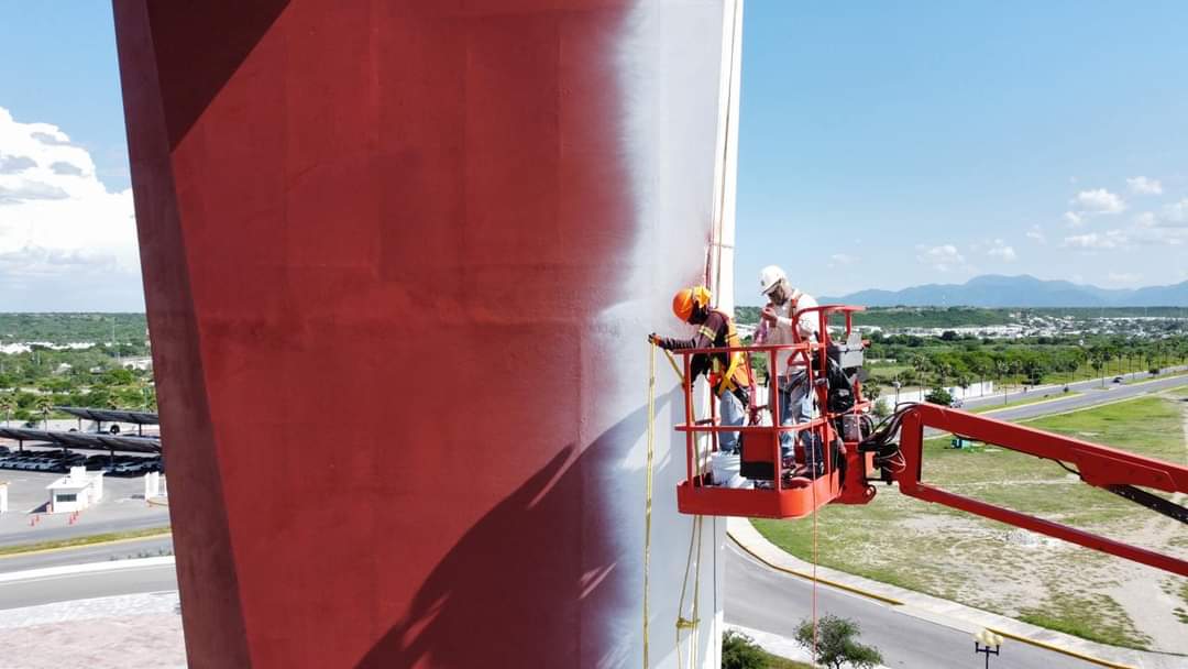 Secretaría de Obras Públicas Realiza Trabajos de Restauración en el Águila Bicentenario de Ciudad Victoria