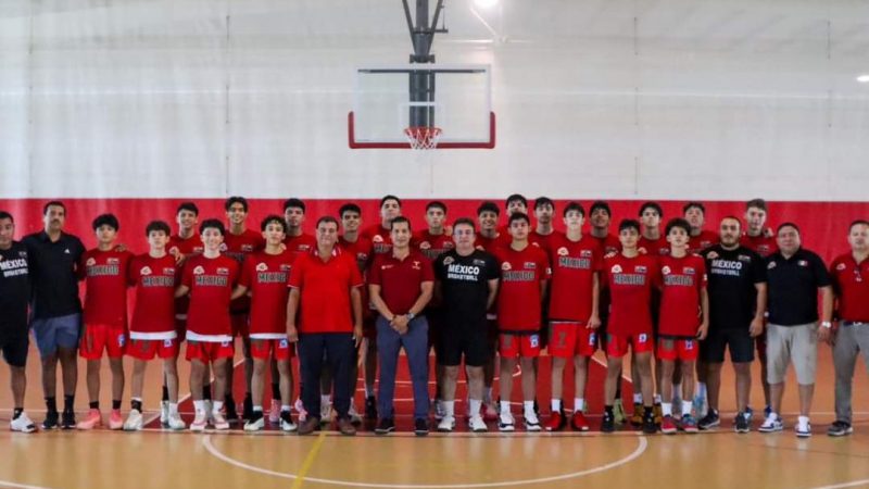 Director del Instituto del Deporte de Tamaulipas Entrega Uniformes a Preselección Mexicana de Básquetbol U15