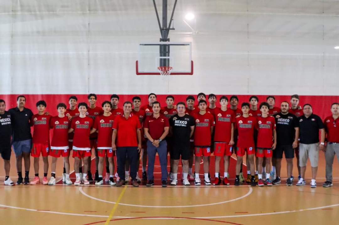 Director del Instituto del Deporte de Tamaulipas Entrega Uniformes a Preselección Mexicana de Básquetbol U15