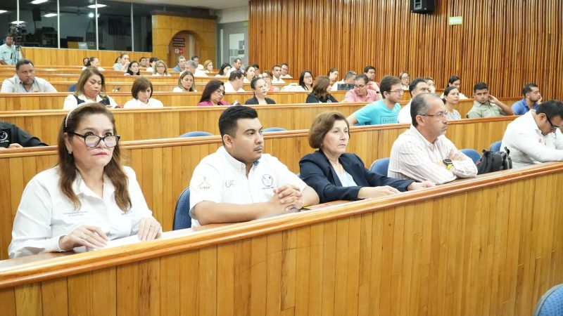 Actualiza la UAT a su personal administrativo en materia de normatividad y rendición de cuentas