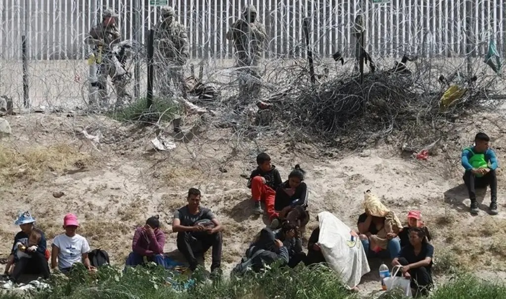 Demócratas consideran endurecer aún más las restricciones de asilo en la frontera con México