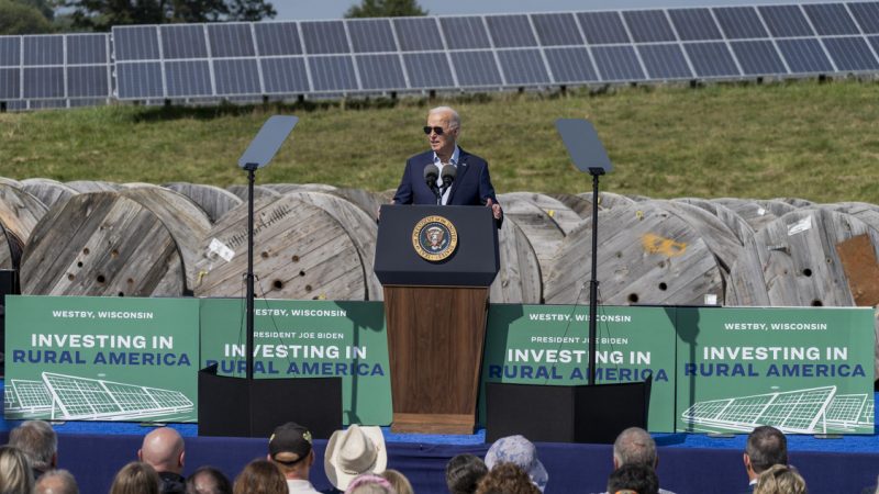 Biden anuncia histórica inversión de $7.3 mil millones para impulsar energía limpia en zonas rurales de EE.UU