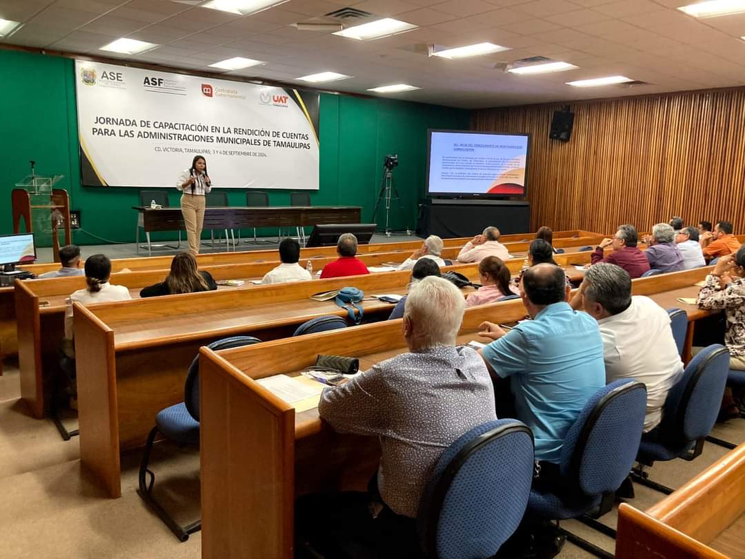 Concluye capacitación para nuevos servidores públicos municipales en la región centro