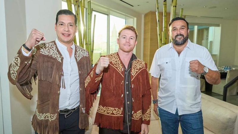 Saúl «Canelo» Álvarez recibe cuera tamaulipeca antes de su pelea en Las Vegas